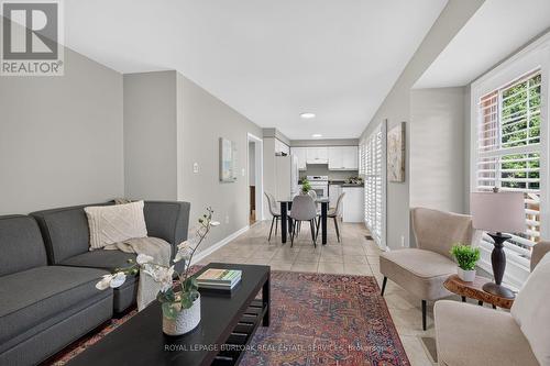 5660 Rosaline Road, Burlington, ON - Indoor Photo Showing Living Room