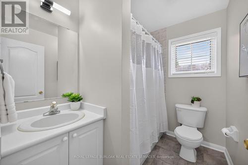 5660 Rosaline Road, Burlington, ON - Indoor Photo Showing Bathroom