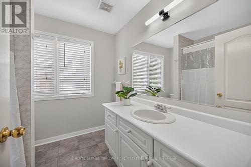 5660 Rosaline Road, Burlington, ON - Indoor Photo Showing Bathroom