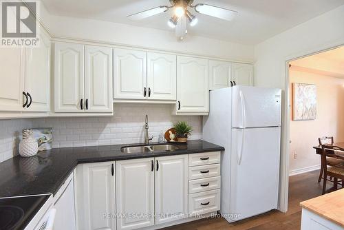 401 - 2263 Marine Drive, Oakville, ON - Indoor Photo Showing Kitchen With Double Sink