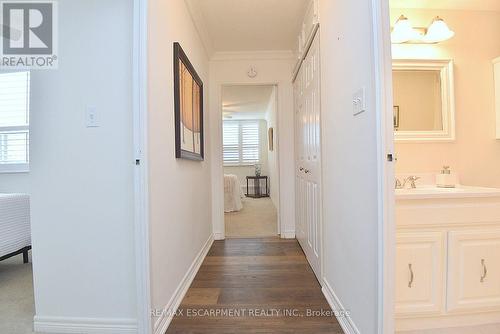 401 - 2263 Marine Drive, Oakville, ON - Indoor Photo Showing Other Room