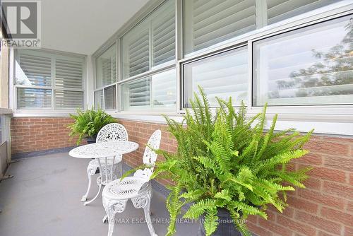 401 - 2263 Marine Drive, Oakville, ON - Outdoor