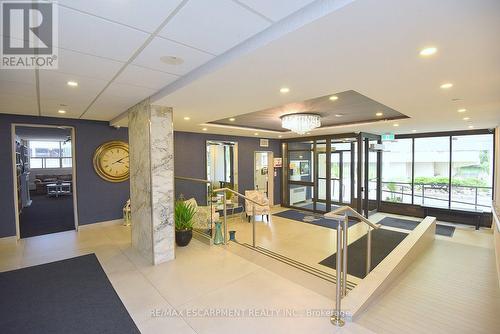 401 - 2263 Marine Drive, Oakville, ON - Indoor