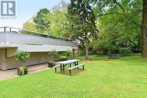 401 - 2263 Marine Drive, Oakville, ON - Outdoor
