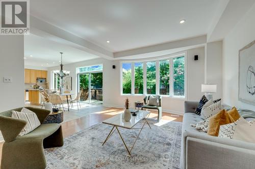 2116 Blackforest Crescent, Oakville, ON - Indoor Photo Showing Living Room