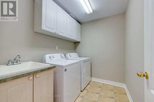2116 Blackforest Crescent, Oakville, ON - Indoor Photo Showing Laundry Room