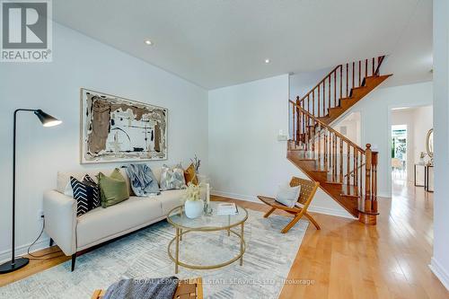 2116 Blackforest Crescent, Oakville, ON - Indoor Photo Showing Living Room