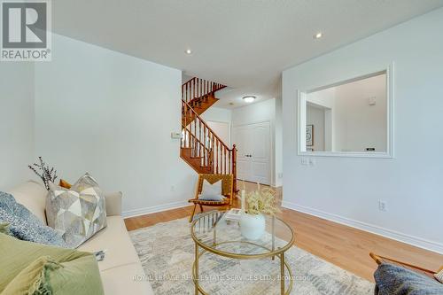 2116 Blackforest Crescent, Oakville, ON - Indoor Photo Showing Living Room