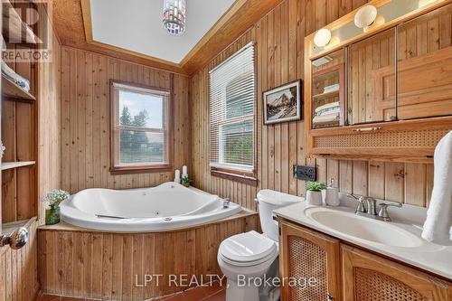 Main floor Bath of Main house - 416476 10Th Line S, Blue Mountains, ON 