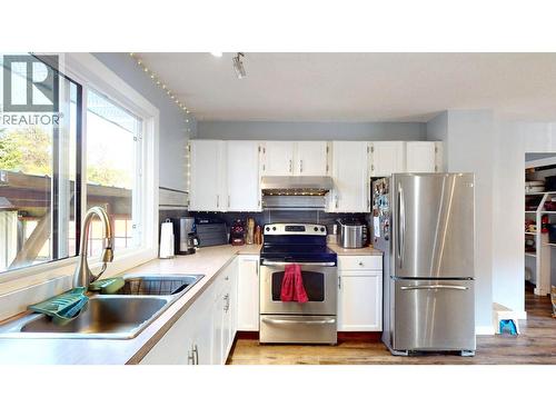 2405 Arbutus Street, Elkford, BC - Indoor Photo Showing Kitchen With Double Sink