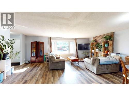 2405 Arbutus Street, Elkford, BC - Indoor Photo Showing Living Room