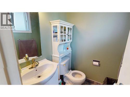 2405 Arbutus Street, Elkford, BC - Indoor Photo Showing Bathroom