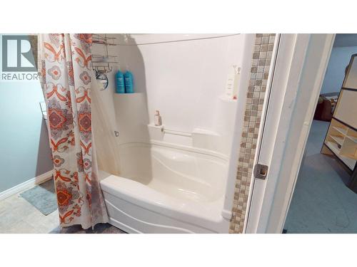2405 Arbutus Street, Elkford, BC - Indoor Photo Showing Bathroom