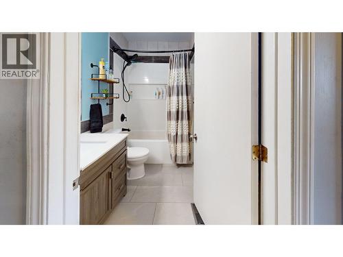 2405 Arbutus Street, Elkford, BC - Indoor Photo Showing Bathroom