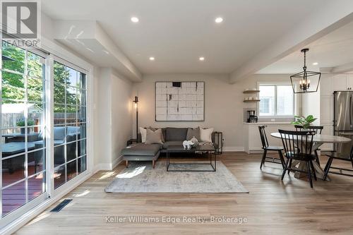 3389 Palmer Drive, Burlington (Palmer), ON - Indoor Photo Showing Living Room