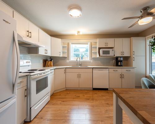 101-62 Dauphin Avenue, Penticton, BC - Indoor Photo Showing Kitchen