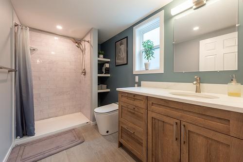 101-62 Dauphin Avenue, Penticton, BC - Indoor Photo Showing Bathroom