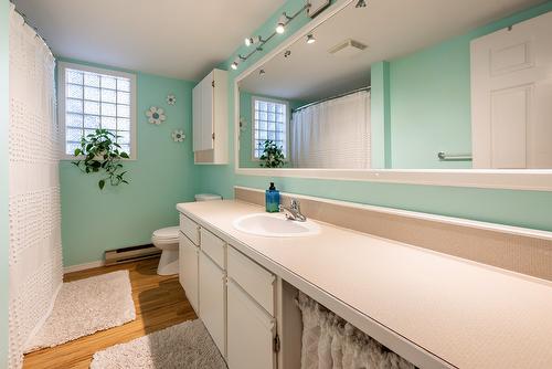 101-62 Dauphin Avenue, Penticton, BC - Indoor Photo Showing Bathroom