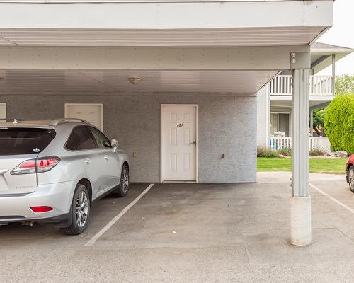 101-62 Dauphin Avenue, Penticton, BC - Indoor Photo Showing Garage