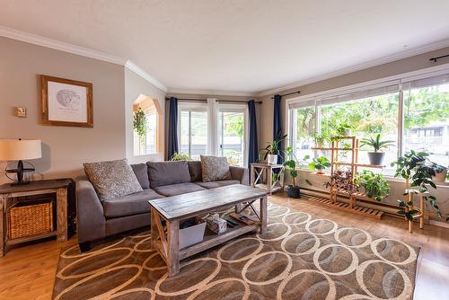 101-62 Dauphin Avenue, Penticton, BC - Indoor Photo Showing Living Room