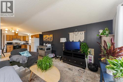 35 5164 Hart Highway, Prince George, BC - Indoor Photo Showing Living Room