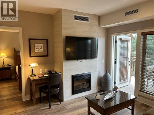 1200 Rancher Creek Road Unit# 339D, Osoyoos, BC - Indoor Photo Showing Living Room With Fireplace