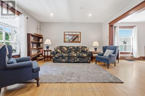 73 Grand River Street S, Brant, ON - Indoor Photo Showing Living Room