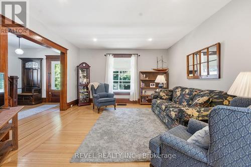73 Grand River Street S, Brant, ON - Indoor Photo Showing Living Room