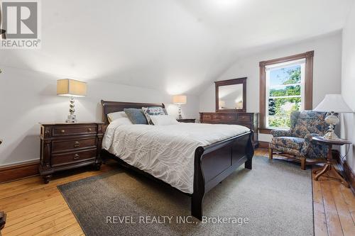 73 Grand River Street S, Brant, ON - Indoor Photo Showing Bedroom