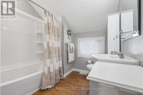 73 Grand River Street S, Brant, ON - Indoor Photo Showing Bathroom