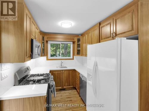 1091 Mcarthur Point Road, Lake Of Bays, ON - Indoor Photo Showing Kitchen