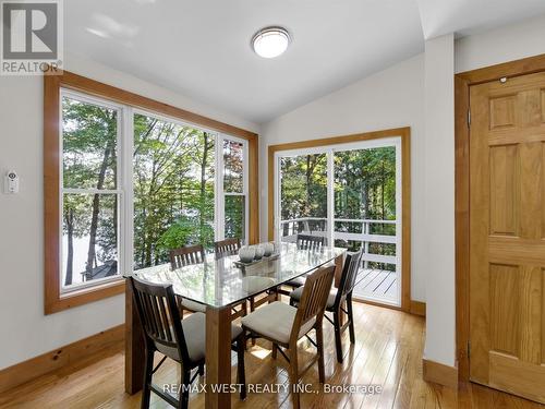 1091 Mcarthur Point Road, Lake Of Bays, ON - Indoor Photo Showing Dining Room