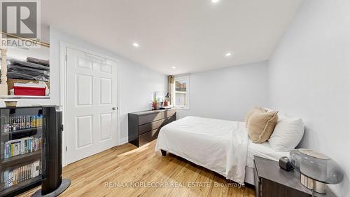95 Snowood Court, Toronto, ON - Indoor Photo Showing Bedroom