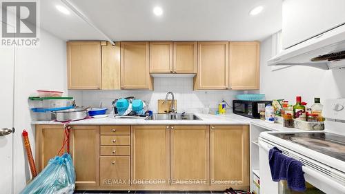 95 Snowood Court, Toronto, ON - Indoor Photo Showing Kitchen With Double Sink