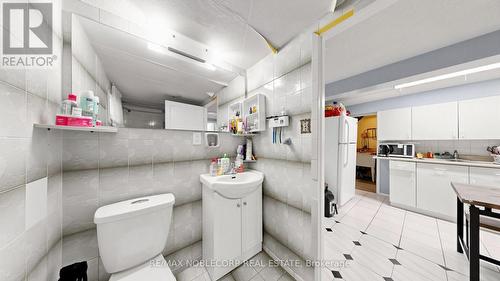 95 Snowood Court, Toronto, ON - Indoor Photo Showing Bathroom