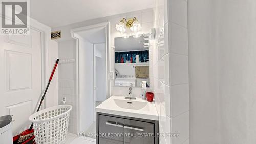 95 Snowood Court, Toronto, ON - Indoor Photo Showing Bathroom