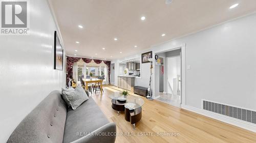 95 Snowood Court, Toronto, ON - Indoor