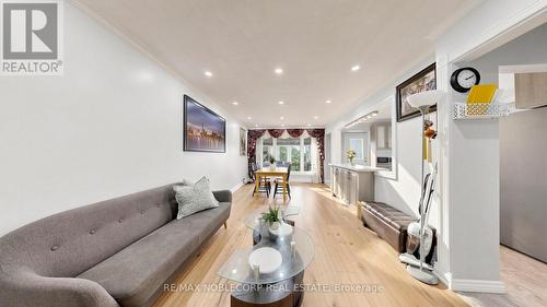 95 Snowood Court, Toronto, ON - Indoor Photo Showing Other Room