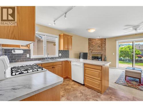3333 South Main Street Unit# 93, Penticton, BC - Indoor Photo Showing Kitchen