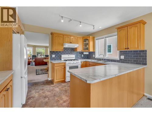 3333 South Main Street Unit# 93, Penticton, BC - Indoor Photo Showing Kitchen