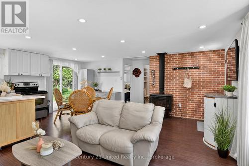 98 Lakeview Cottage Road, Kawartha Lakes (Bexley), ON - Indoor Photo Showing Living Room