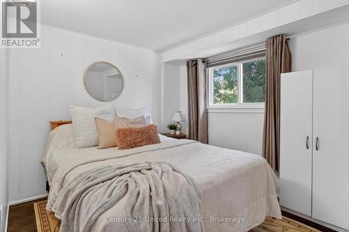 98 Lakeview Cottage Road, Kawartha Lakes (Bexley), ON - Indoor Photo Showing Bedroom