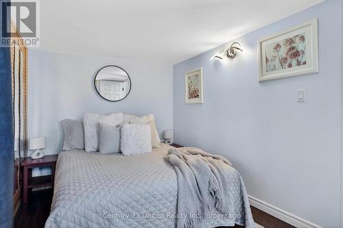 98 Lakeview Cottage Road, Kawartha Lakes (Bexley), ON - Indoor Photo Showing Bedroom