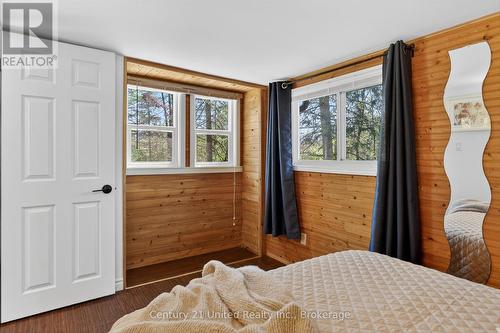 98 Lakeview Cottage Road, Kawartha Lakes (Bexley), ON - Indoor Photo Showing Bedroom