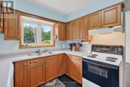 150 Woodland Road, Alnwick/Haldimand, ON - Indoor Photo Showing Kitchen With Double Sink