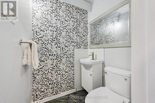 Main floor 2pc bath - 11 - 121 University Avenue E, Waterloo, ON - Indoor Photo Showing Bathroom