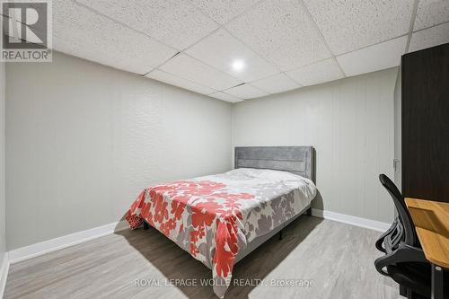 Basement Bedroom - 11 - 121 University Avenue E, Waterloo, ON - Indoor Photo Showing Bedroom