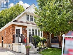 67 BARRINGTON AVENUE  Toronto, ON M4C 4Y9