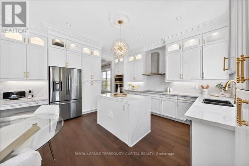147 Lady Nadia Drive, Vaughan, ON - Indoor Photo Showing Kitchen With Double Sink With Upgraded Kitchen