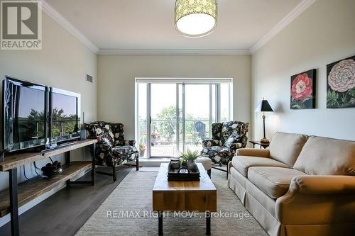 Walk-out to Balcony - 605 - 80 Orchard Point Road, Orillia, ON - Indoor Photo Showing Living Room